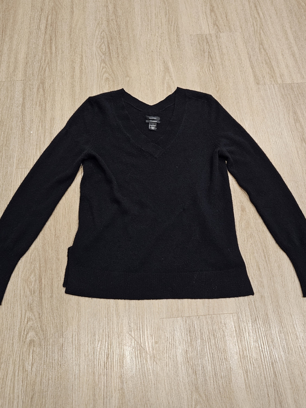 Halogen 100% Cashmere Black V-Neck Sweater Size Small - Stitched Flaw